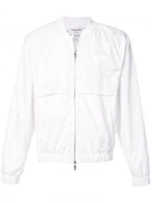 Куртка-бомбер с фирменными полосками на спине Thom Browne. Цвет: белый