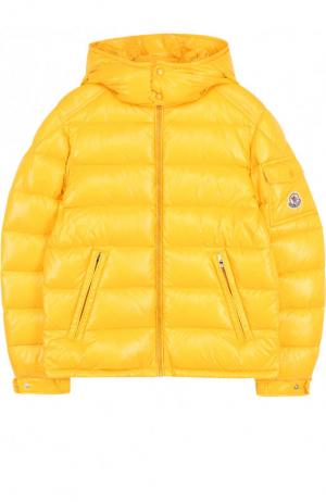 Стеганая куртка на молнии с капюшоном Moncler Enfant. Цвет: желтый