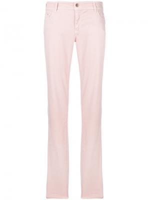 Зауженные джинсы Armani Jeans. Цвет: розовый и фиолетовый
