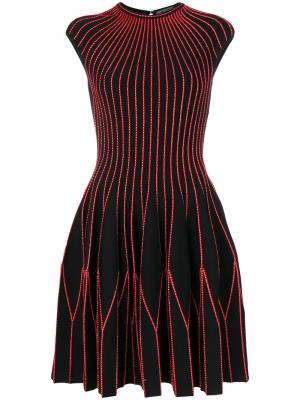 Трикотажное платье с короткими рукавами Alexander McQueen. Цвет: чёрный