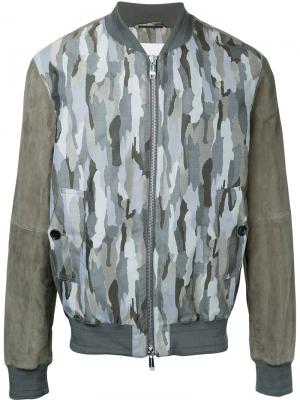 Куртка-бомбер  с камуфляжным принтом Cerruti 1881. Цвет: коричневый