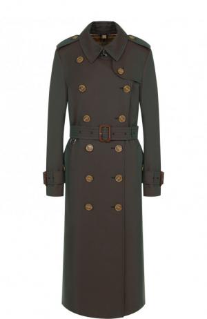 Однотонное хлопковое пальто с поясом Burberry. Цвет: темно-зеленый