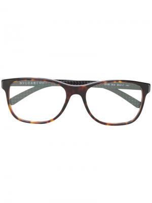 Квадратные очки с черепаховым узором Bulgari. Цвет: коричневый