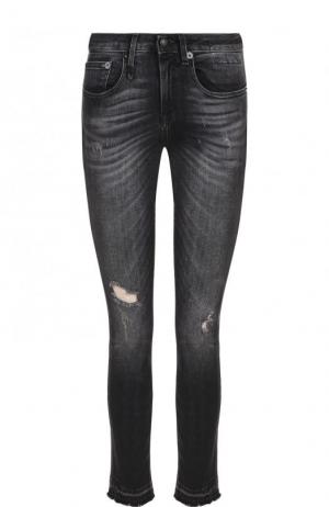 Укороченные джинсы-скинни с потертостями R13. Цвет: черный