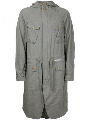 Пальто с капюшоном и накладными карманами Undercover. Цвет: серый
