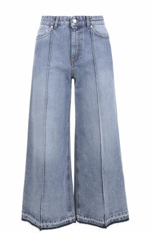 Укороченные расклешенные джинсы с потертостями Alexander McQueen. Цвет: голубой