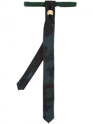 Узкий галстук с металлическим кольцом Cor Sine Labe Doli. Цвет: зелёный