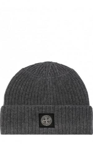 Шерстяная шапка фактурной вязки с логотипом бренда Stone Island. Цвет: серый