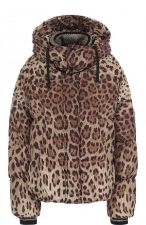 Стеганый пуховик свободного кроя с леопардовым принтом и капюшоном Dolce & Gabbana. Цвет: леопардовый