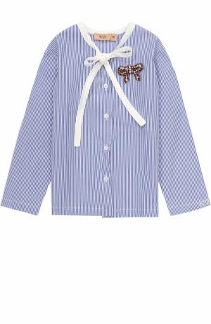 Хлопковая блуза в полоску с воротником аскот и брошью No. 21. Цвет: голубой