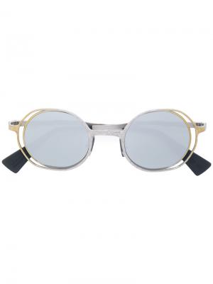 Солнцезащитные очки с изогнутыми дужками Kuboraum. Цвет: металлический