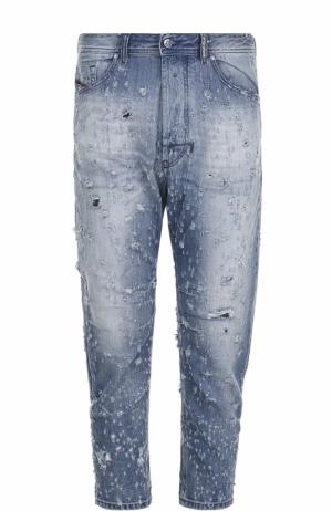 Укороченные джинсы свободного кроя с декоративными потертостями Diesel. Цвет: синий