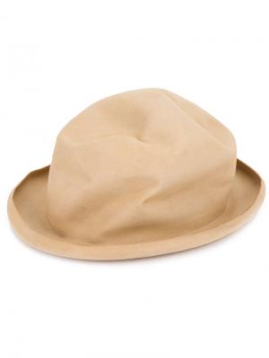 Шляпа с эффектом помятости Horisaki Design & Handel. Цвет: телесный