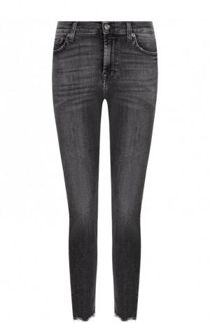 Укороченные джинсы-скинни с потертостями 7 For All Mankind. Цвет: серый