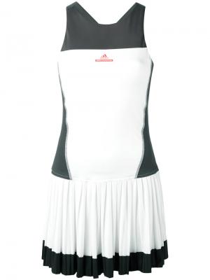Приталенное плиссированное платье Adidas By Stella Mccartney. Цвет: белый