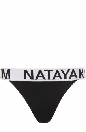 Плавки-бикини с контрастным логотипом бренда NATAYAKIM. Цвет: черный