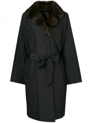 Пальто с поясом и меховым воротником Liska. Цвет: чёрный