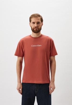 Футболка Calvin Klein. Цвет: оранжевый