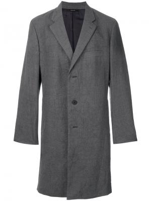 Однобортное пальто с эффектом помятости Issey Miyake Men. Цвет: серый