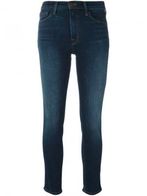 Укороченные джинсы кроя скинни J Brand. Цвет: синий