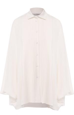 Однотонная шелковая блуза свободного кроя Valentino. Цвет: кремовый
