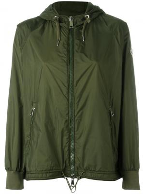 Классическая куртка с капюшоном Moncler. Цвет: зелёный
