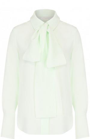Однотонная шелковая блуза с воротником аскот Chloé. Цвет: светло-зеленый