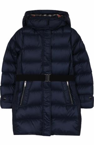 Пуховое пальто с капюшоном и поясом Burberry. Цвет: темно-синий
